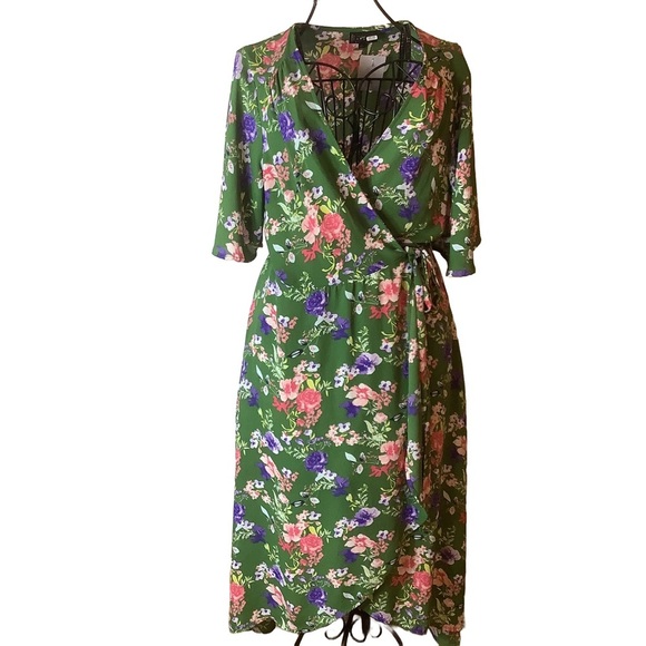 Bobeau Green Wrap Midi Dress with Tie Front - Picture 2 of 8